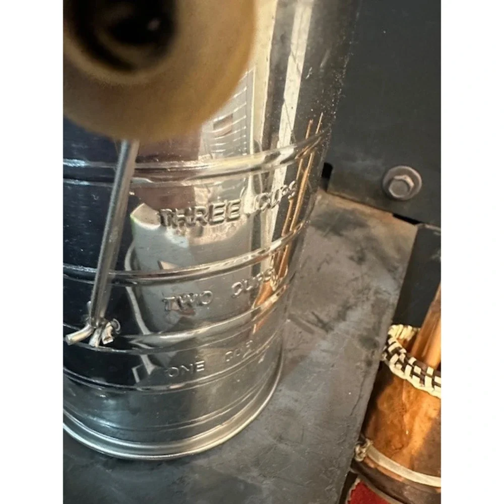 Vintage Style Stainless Steel 3 Cup Flour Sifter with Wood Knob Crank‎ Handle